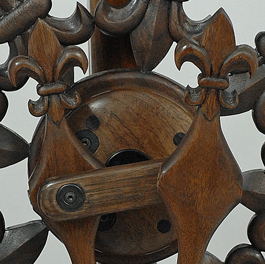 Fleur de Lys spinning wheel footman details