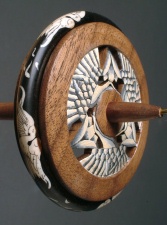 Japan walnut whorl handcarved and handpainted Ringspindle