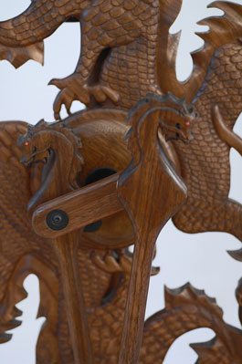 Dragon 2 spinning wheel footman detail