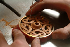 Ringspindle being carved 